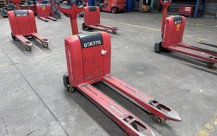 LINDE TRANSPALETTE ELECTRIQUE MT15  – CAP 1T5 – AN 2021 – 580 HEURES ROUGE Y66370