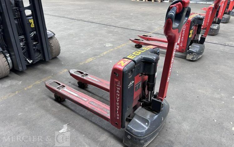 LINDE TRANSPALETTE ELECTRIQUE MT15 – CAP 1T5 – AN 2021 ROUGE Y66375