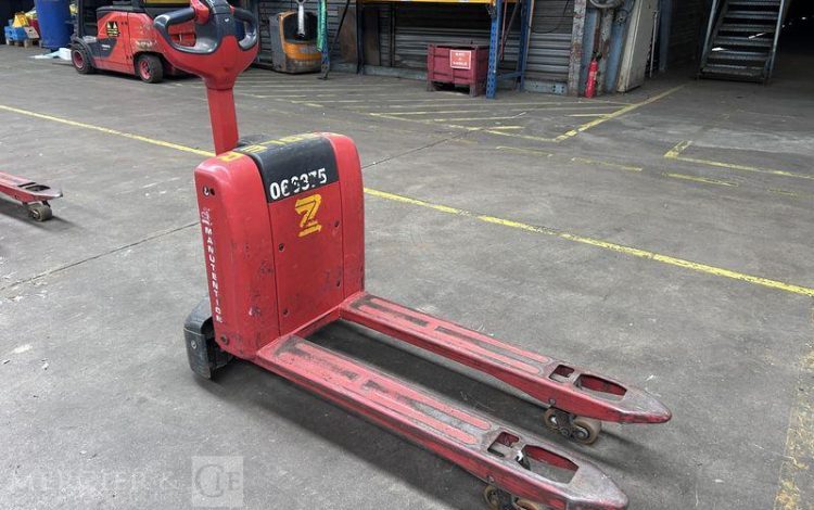LINDE TRANSPALETTE ELECTRIQUE MT15 – CAP 1T5 – AN 2021 ROUGE Y66375
