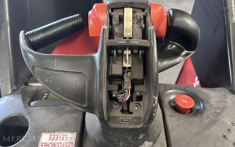 FENWICK TRANSPALETTE ELECTRIQUE T20 SP – CAP 2T – AN 2019 – 8571 HEURES ROUGE Z01028