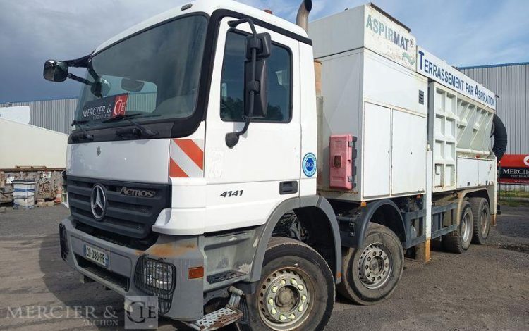 MERCEDES CAMION POMPE  CD-030-FE