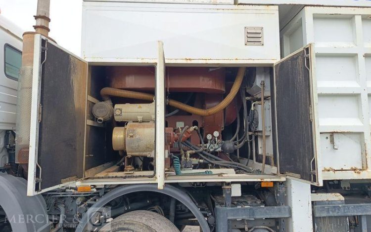 MERCEDES CAMION POMPE  CD-030-FE