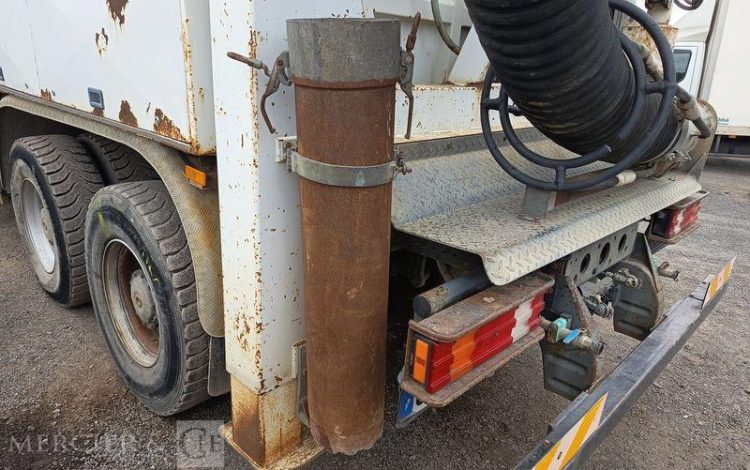 MERCEDES CAMION POMPE  CD-030-FE