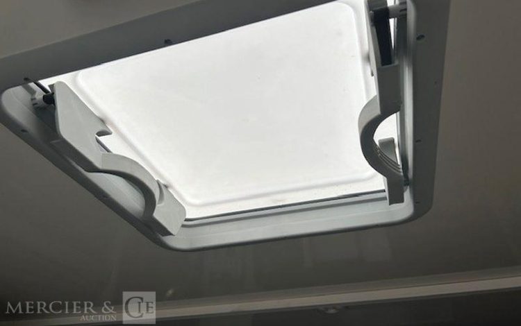IVECO NACELLE EUROCARGO 160-210 GNV – EN DESIGNATION BLANC GS-906-TW