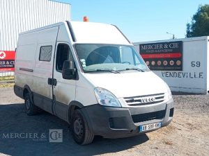 IVECO DAILYIV 35S14 2.3 HPT 136 CH  – DIESEL – 250467 KMS – BLANC AB-589-KM