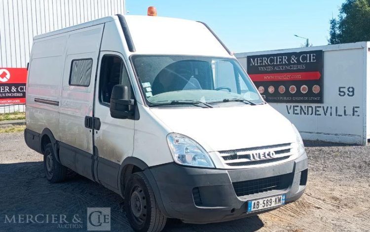 IVECO DAILYIV 35S14 2.3 HPT 136 CH  – DIESEL – 250467 KMS – BLANC AB-589-KM