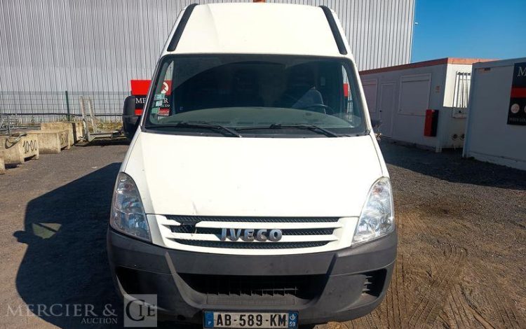 IVECO DAILYIV 35S14 2.3 HPT 136 CH  – DIESEL – 250467 KMS – BLANC AB-589-KM