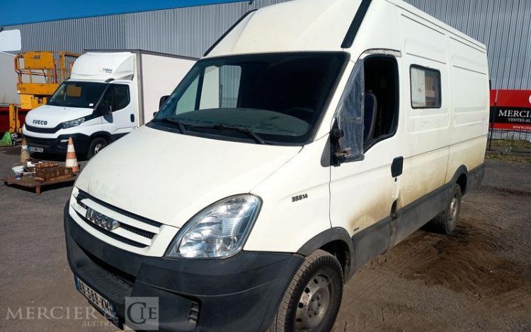 IVECO DAILYIV 35S14 2.3 HPT 136 CH  – DIESEL – 250467 KMS – BLANC AB-589-KM