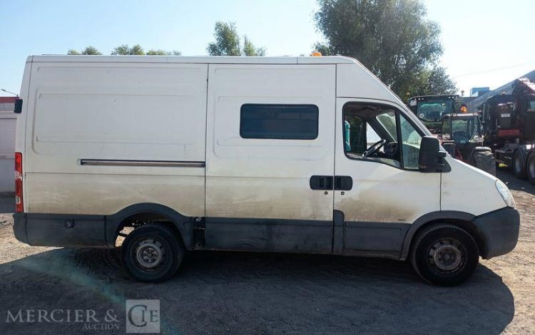 IVECO DAILYIV 35S14 2.3 HPT 136 CH  – DIESEL – 250467 KMS – BLANC AB-589-KM