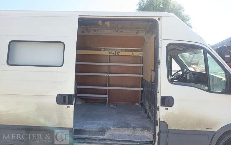 IVECO DAILYIV 35S14 2.3 HPT 136 CH  – DIESEL – 250467 KMS – BLANC AB-589-KM