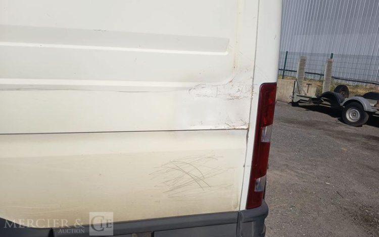 IVECO DAILYIV 35S14 2.3 HPT 136 CH  – DIESEL – 250467 KMS – BLANC AB-589-KM