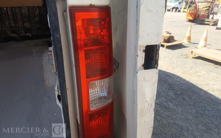 IVECO DAILYIV 35S14 2.3 HPT 136 CH  – DIESEL – 250467 KMS – BLANC AB-589-KM