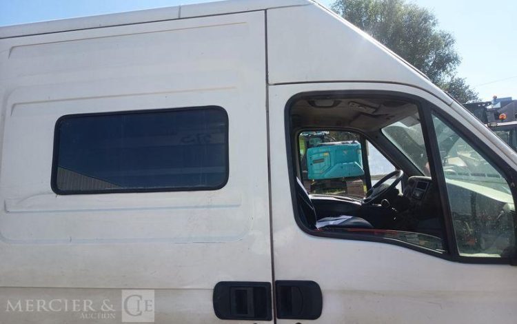 IVECO DAILYIV 35S14 2.3 HPT 136 CH  – DIESEL – 250467 KMS – BLANC AB-589-KM
