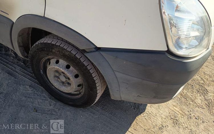 IVECO DAILYIV 35S14 2.3 HPT 136 CH  – DIESEL – 250467 KMS – BLANC AB-589-KM