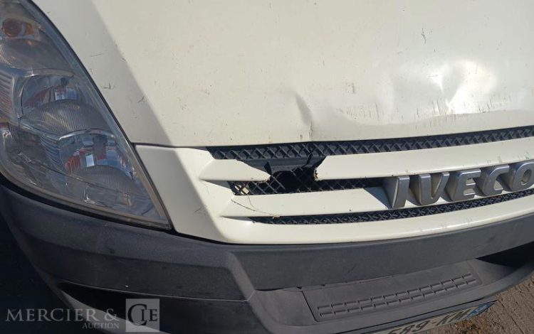 IVECO DAILYIV 35S14 2.3 HPT 136 CH  – DIESEL – 250467 KMS – BLANC AB-589-KM