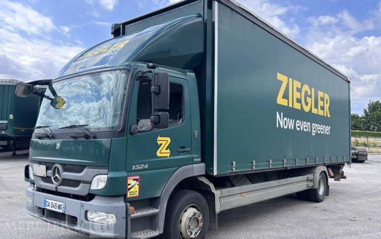 MERCEDES ATEGO 1524 CAISSE HAYON VERT CA-345-MK