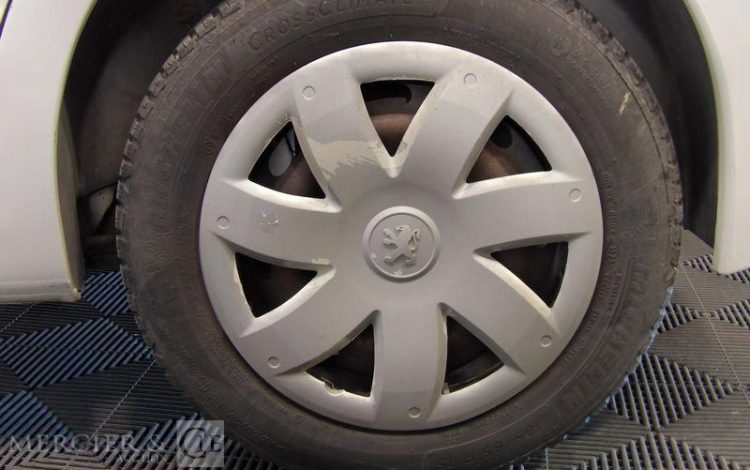PEUGEOT 206 BLANC CA-799-YE