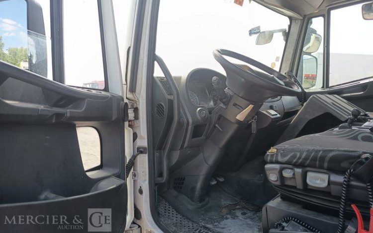 IVECO EUROCARGO AVEC HAYON BLANC CB-546-NH