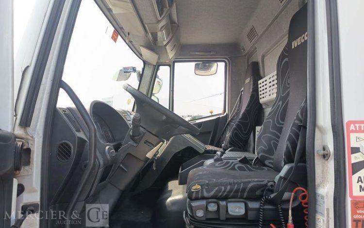 IVECO EUROCARGO AVEC HAYON BLANC CB-546-NH