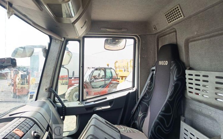 IVECO EUROCARGO AVEC HAYON BLANC CB-546-NH