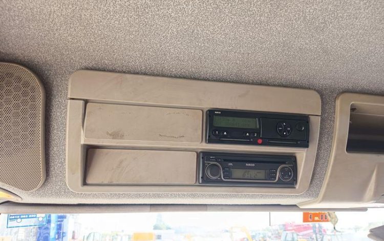 IVECO EUROCARGO AVEC HAYON BLANC CB-546-NH
