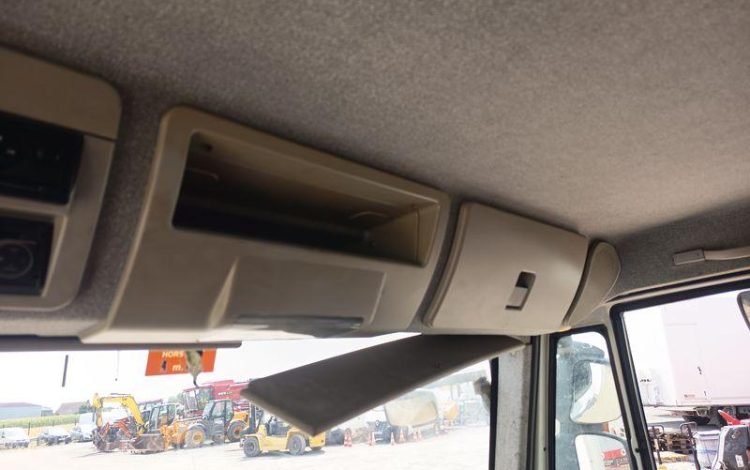 IVECO EUROCARGO AVEC HAYON BLANC CB-546-NH