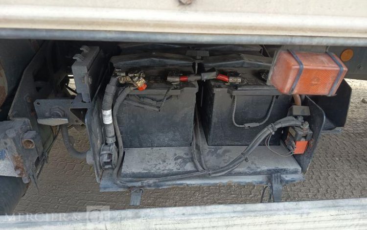 IVECO EUROCARGO AVEC HAYON BLANC CB-546-NH