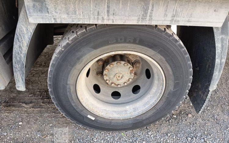 IVECO EUROCARGO AVEC HAYON BLANC CB-546-NH