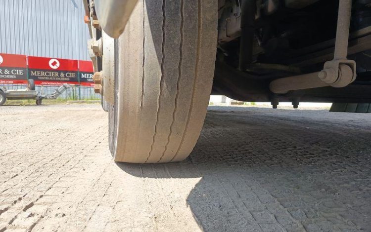 IVECO EUROCARGO AVEC HAYON BLANC CB-546-NH