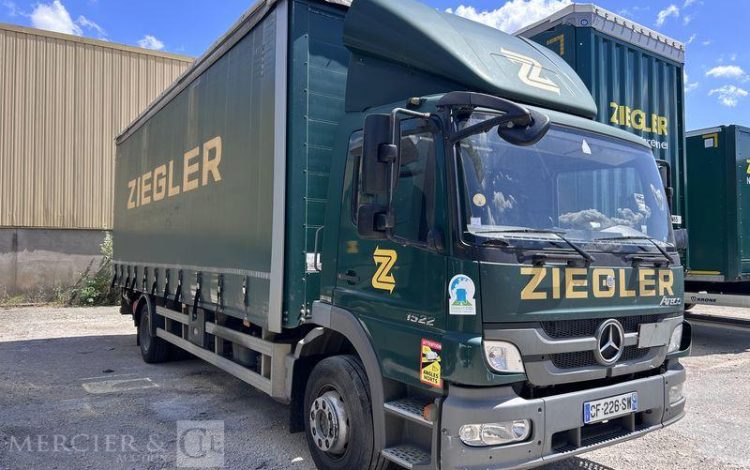 MERCEDES ATEGO 1522 CAISSE HAYON VERT CF-226-SW