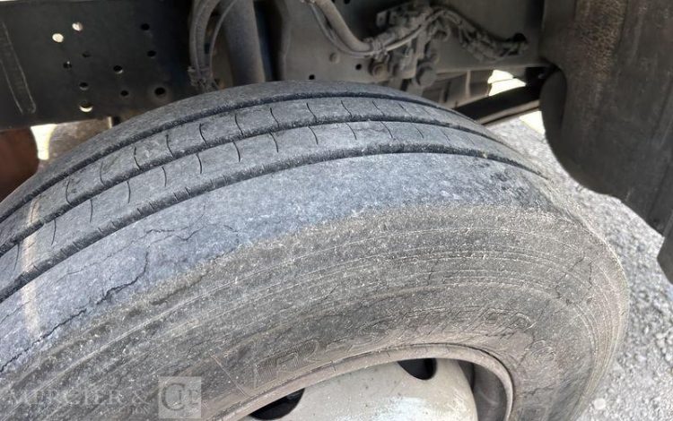 MERCEDES ATEGO 1522 CAISSE HAYON VERT CF-226-SW