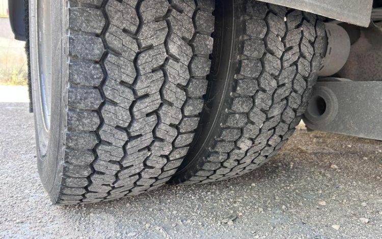 MERCEDES ATEGO 1522 CAISSE HAYON VERT CF-226-SW