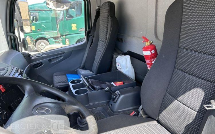 MERCEDES ATEGO 1522 CAISSE HAYON VERT CF-226-SW