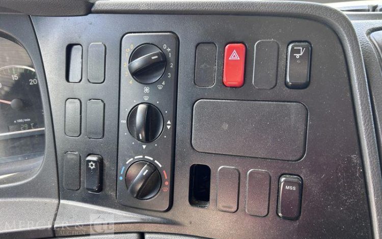 MERCEDES ATEGO 1522 CAISSE HAYON VERT CF-226-SW