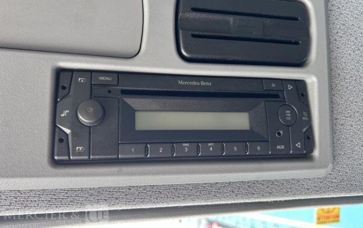 MERCEDES ATEGO 1522 CAISSE HAYON VERT CF-226-SW
