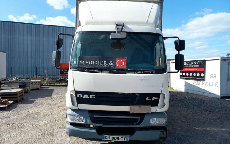 DAF LF55 AVEC HAYON BLANC CH-609-TV