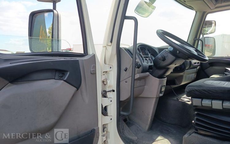 DAF LF55 AVEC HAYON BLANC CH-609-TV