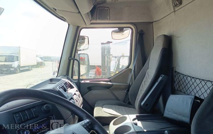DAF LF55 AVEC HAYON BLANC CH-609-TV