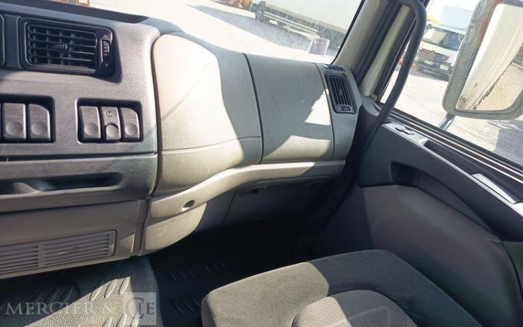 DAF LF55 AVEC HAYON BLANC CH-609-TV