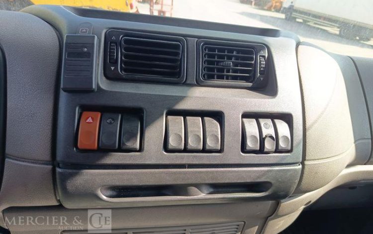 DAF LF55 AVEC HAYON BLANC CH-609-TV