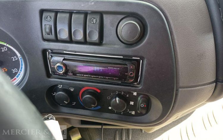 DAF LF55 AVEC HAYON BLANC CH-609-TV