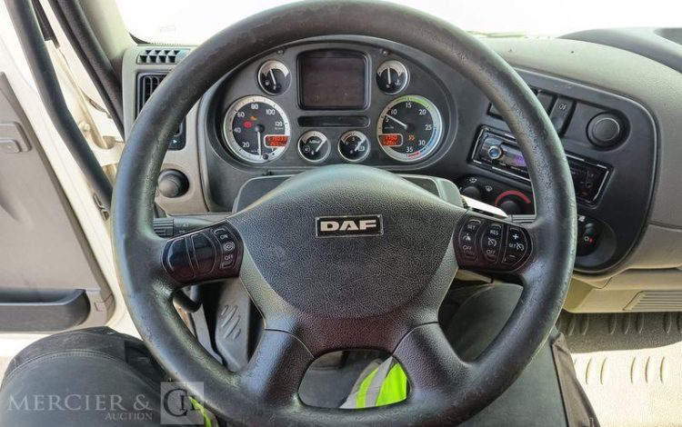 DAF LF55 AVEC HAYON BLANC CH-609-TV