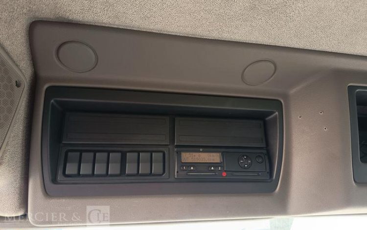DAF LF55 AVEC HAYON BLANC CH-609-TV