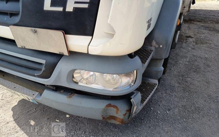 DAF LF55 AVEC HAYON BLANC CH-609-TV