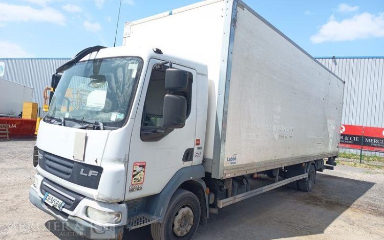 DAF LF45 AVEC HAYON  CH-945-BW