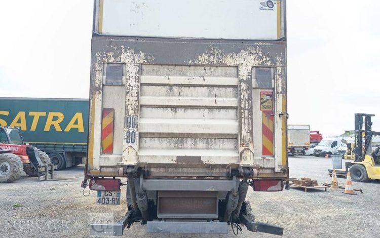 SCANIA PORTEUR P310 AVEC HAYON – PTAC : 19 TONNES – DIESEL – 713194 KMS – ANNEE 2013 BLANC CS-403-RV