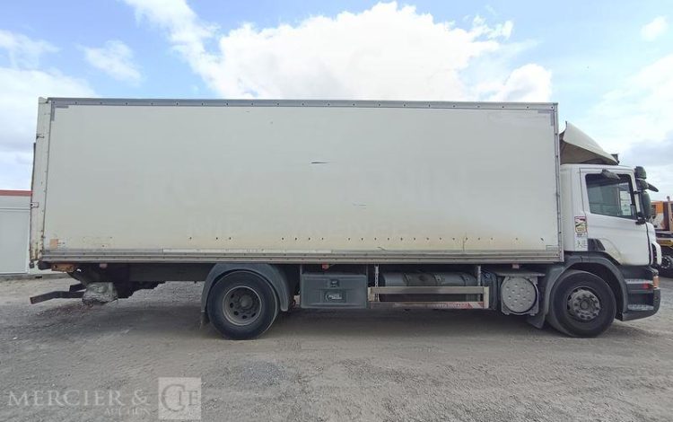 SCANIA PORTEUR P310 AVEC HAYON – PTAC : 19 TONNES – DIESEL – 713194 KMS – ANNEE 2013 BLANC CS-403-RV