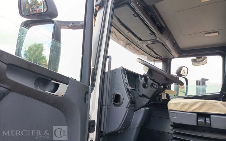 SCANIA PORTEUR P310 AVEC HAYON – PTAC : 19 TONNES – DIESEL – 713194 KMS – ANNEE 2013 BLANC CS-403-RV