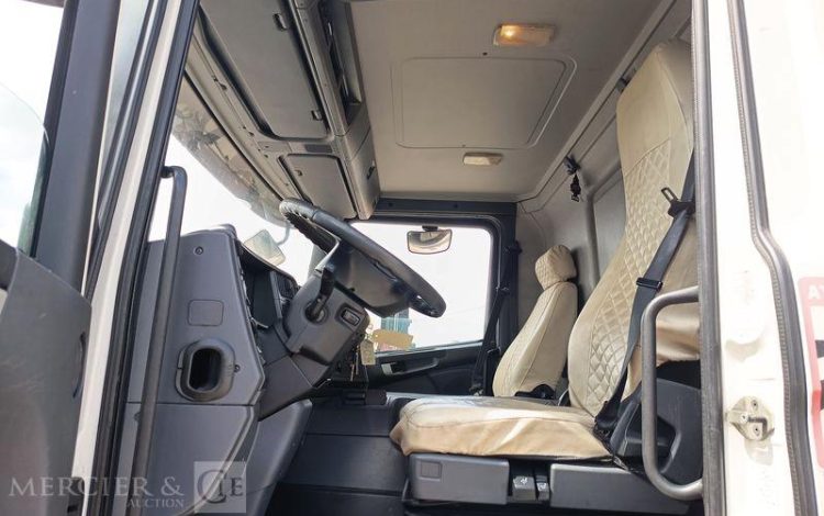 SCANIA PORTEUR P310 AVEC HAYON – PTAC : 19 TONNES – DIESEL – 713194 KMS – ANNEE 2013 BLANC CS-403-RV