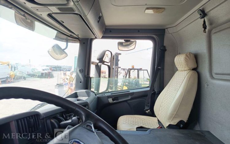 SCANIA PORTEUR P310 AVEC HAYON – PTAC : 19 TONNES – DIESEL – 713194 KMS – ANNEE 2013 BLANC CS-403-RV